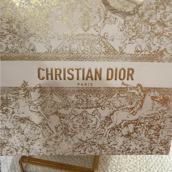 Dior Beauty Crossbody, Novelty CD Strap, Mini Lady Dior Bag Charm - NIB/Gift Bag - Picture 15 of 16